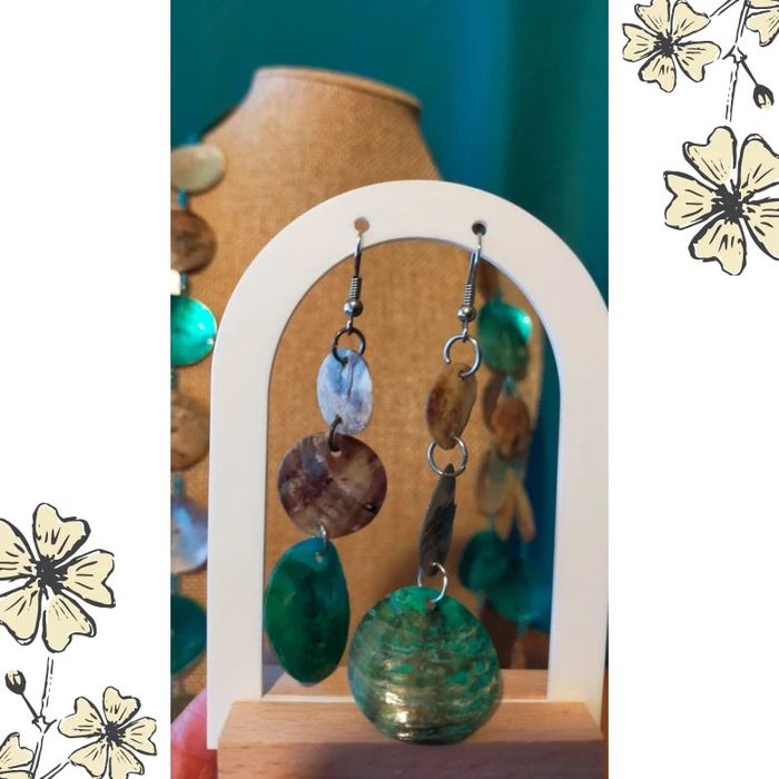 Parure collier long & boucles en nacre bleu et marron – style bohème - photo numéro 3