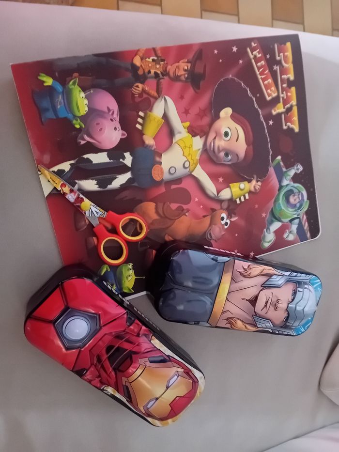 Lot fournitures scolaires