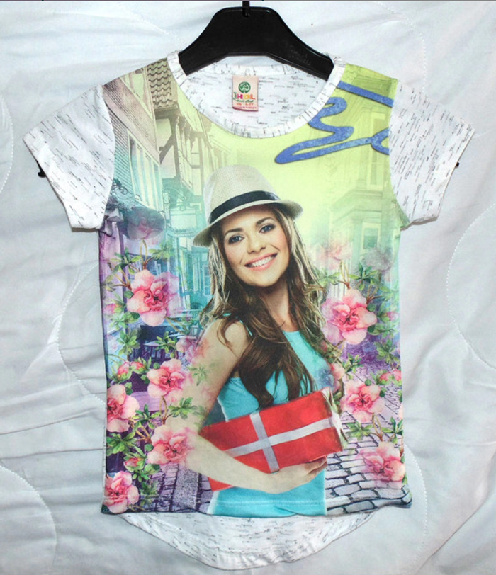 Tee-Shirt Jeune Fille Au Chapeau 6_7 Ans Comme Neuf