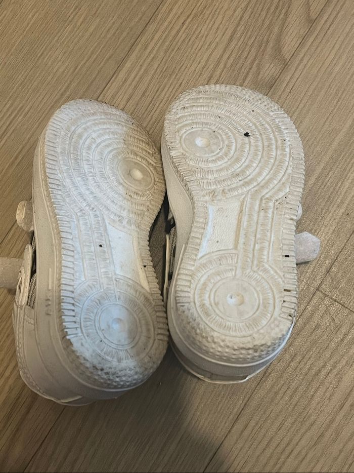 Baskets nike enfant taille 23 neuve - photo numéro 3