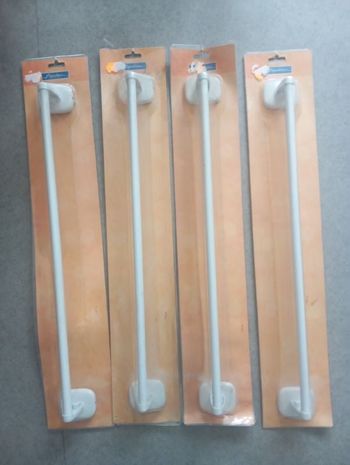 Portes serviettes neuf