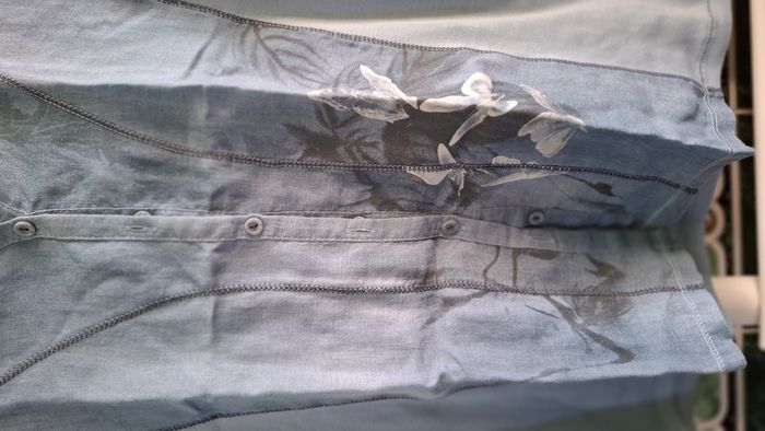 Chemise manches courtes - Couleur bleue "Jean" - Motif blanc inséré - photo numéro 2