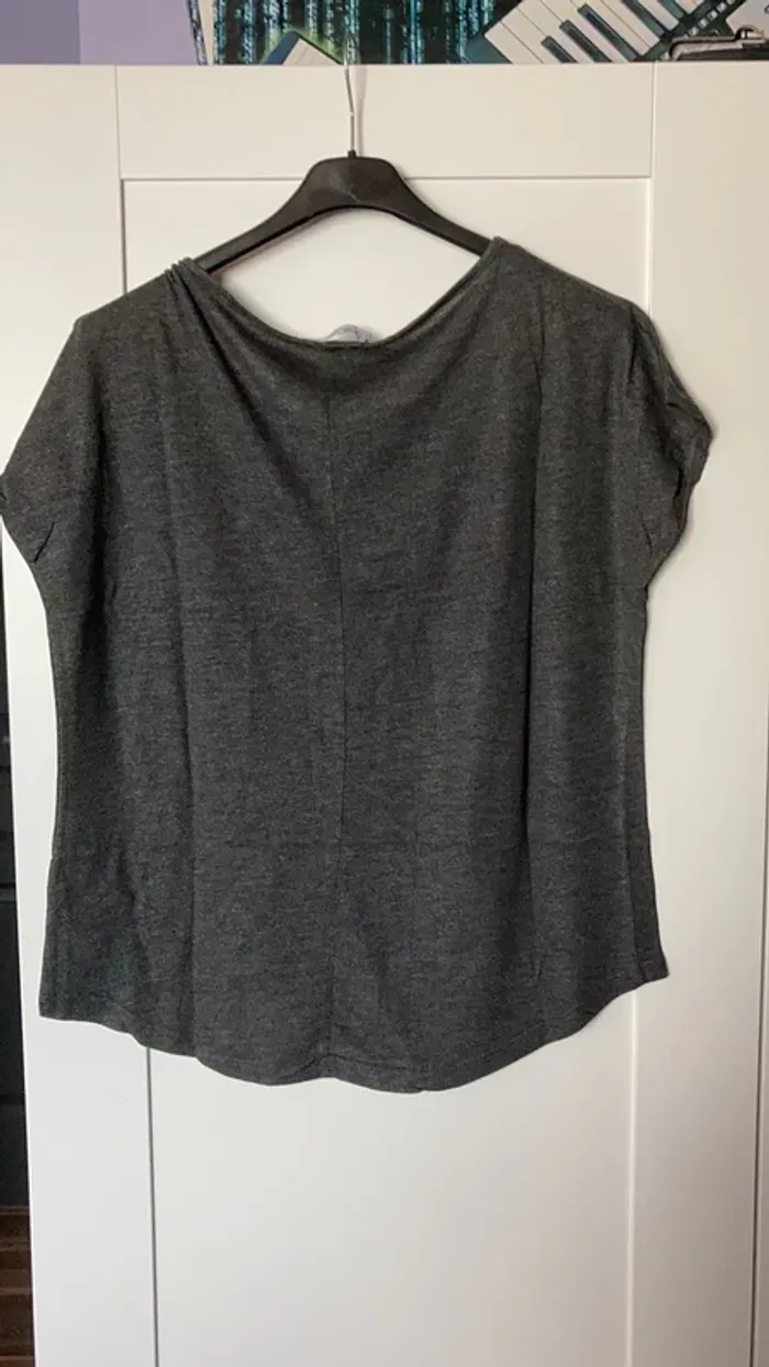 t-shirt gris - photo numéro 4