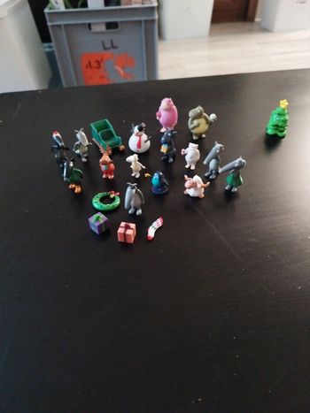 Lot 20 figurines Loup noël