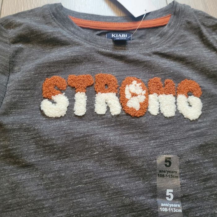 Maillot gris chiné. Garçon 5 ans. Marque Kiabi - photo numéro 2