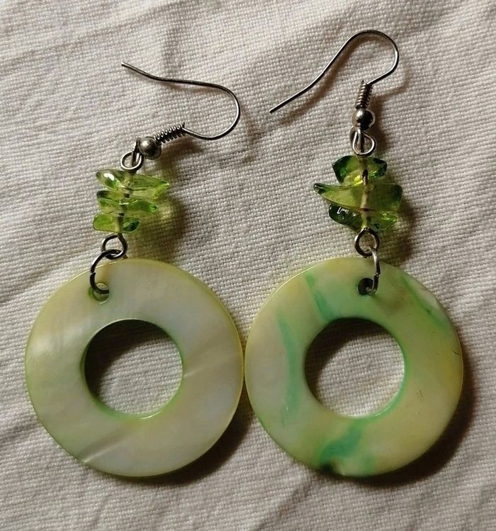 Boucles d'oreilles donut nacre vert - photo numéro 4