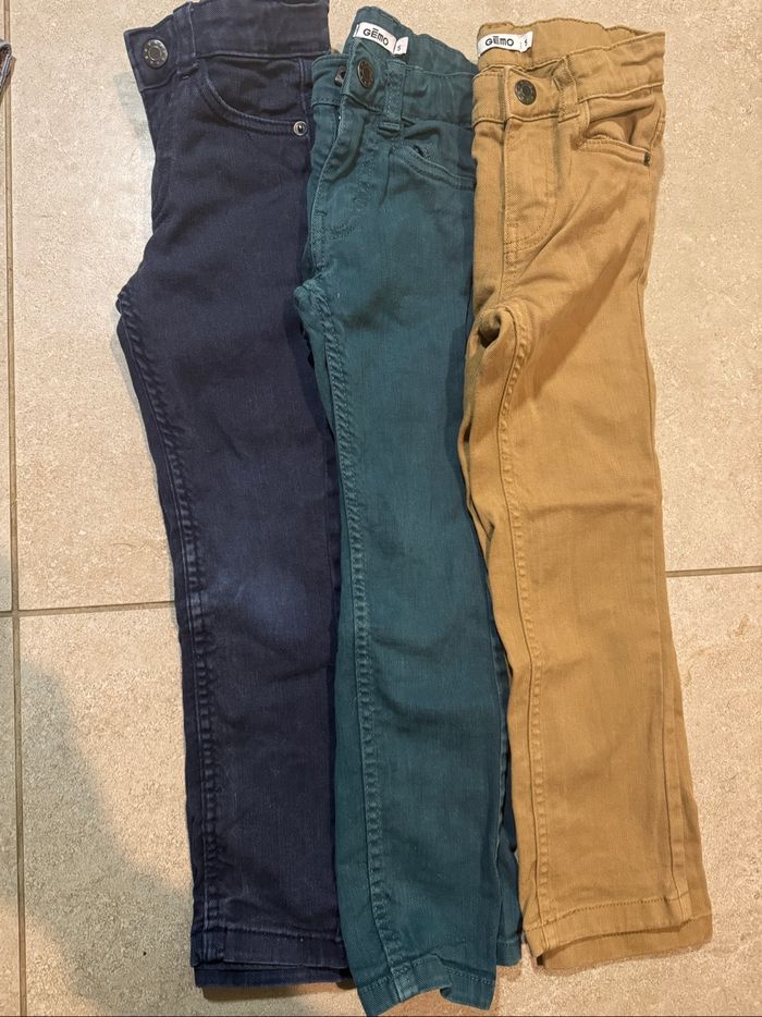 Lot 3 jeans slim Gemo 5 ans – Camel ,bleu foncé & vert, parfait état - photo numéro 2