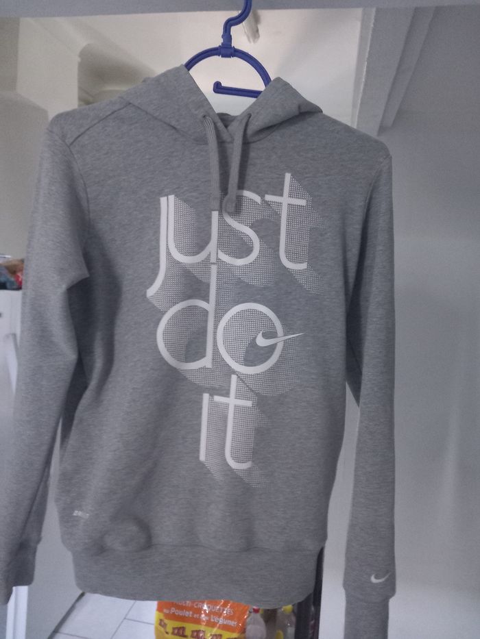 Pulls Nike taille s . - photo numéro 2