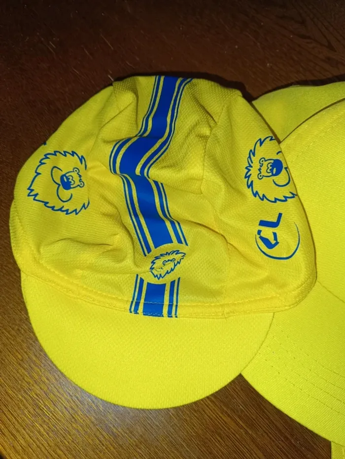 Lot casquettes et bob LCL - photo numéro 2