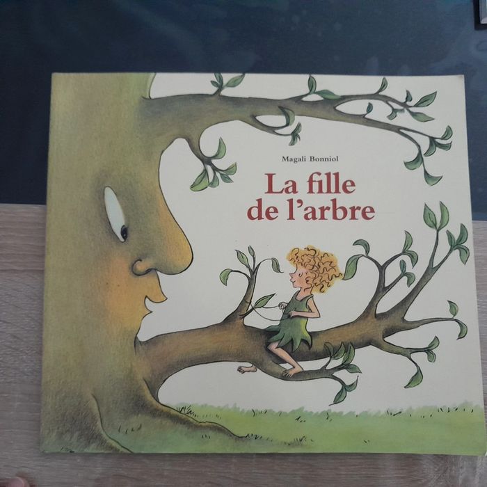 Grand album école des loisirs La fille de l'arbre
