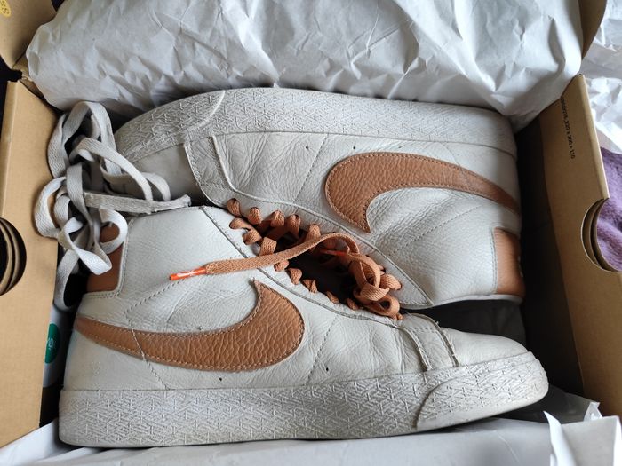 Nike SB Zoom Blazer Mid Iso Chaussure (white lt cognac). Baskets Nike haute cuir blanc et cognac pointure 8.5 42 - photo numéro 8