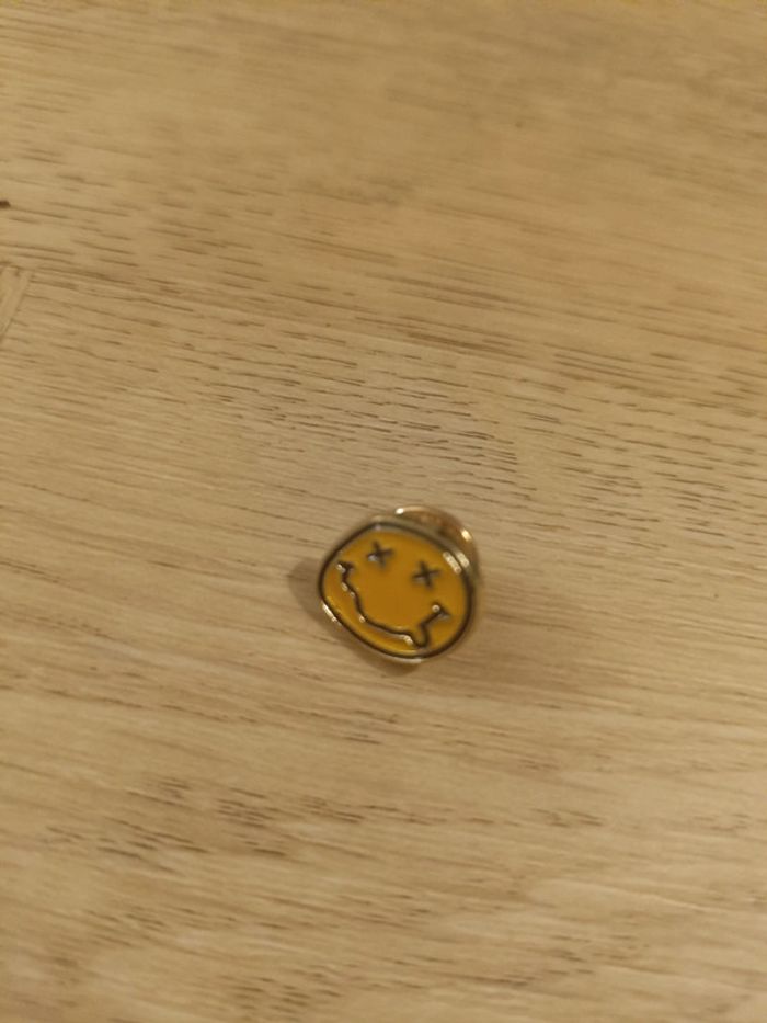 Pin's smiley - photo numéro 2