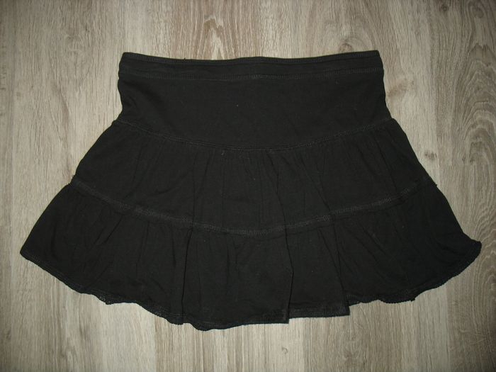 JUPE COURTE A VOLANTS NOIRE FILLE "H&M" - 14 ANS - n°02 - photo numéro 3