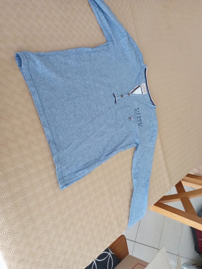 T-shirt manches longues taille 11-12 ans en très bon état