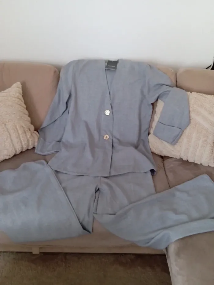 Ensemble veste et pantalon neuf - photo numéro 3
