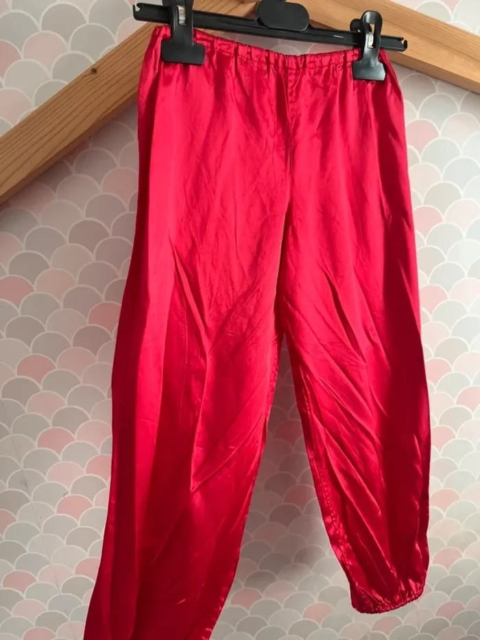 Pantalon effet soie rouge déguisement