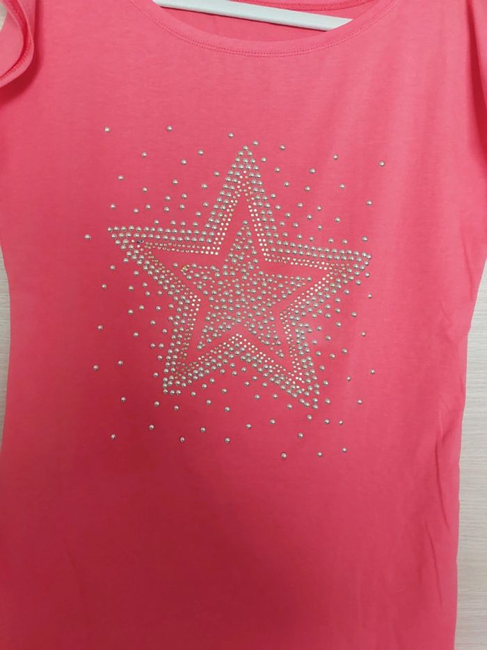 Tee-shirt rose fushia avec brillant - photo numéro 2