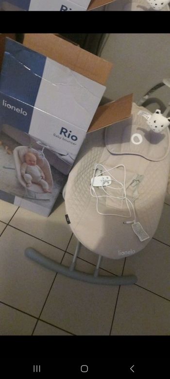 Balancelle bébé avec des cadeau si elle part ☺️