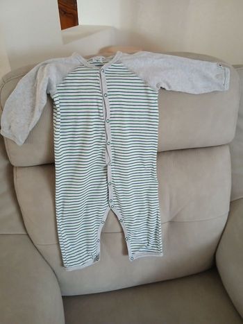 Lot 3 pyjamas petit bateau 12 mois 74 cm sur etiquette vetements
