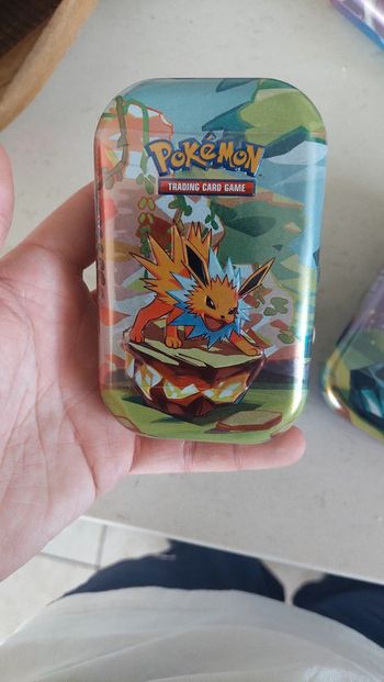 Jolteon mini tin mini boîte pokemon evolutiones prismaticas  evolutions prismatiques