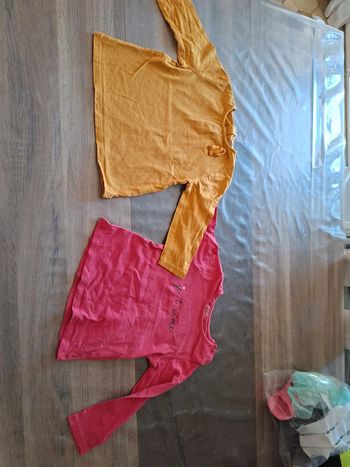 2 tee shirt  leger 24 mois