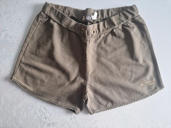 Short fille