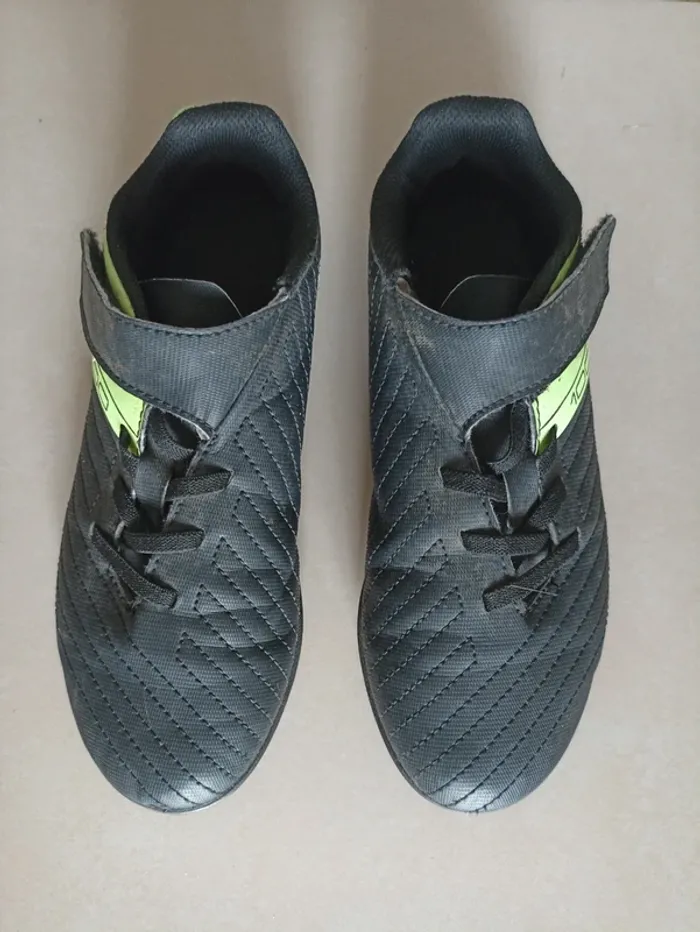 Chaussures de foot crampons pointure 33 - photo numéro 2