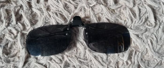 Clip solaire relevable pour lunette de vue