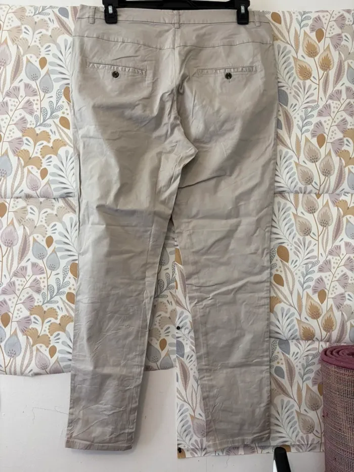 Pantalon Chino gris très clair - photo numéro 2