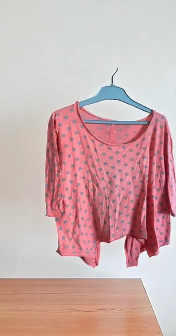 🧡 T-shirt Dos Nu à Pois – Élégance et Légèreté !
