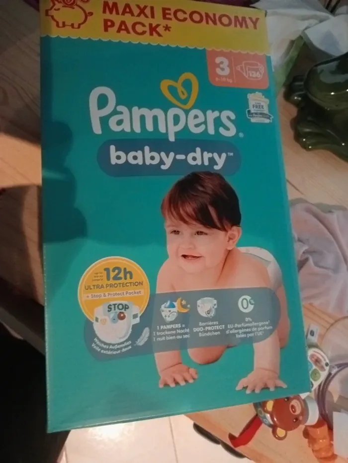 Couches Pampers taille 3