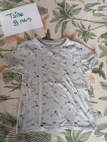 T-shirt kiabi taille 8 ans