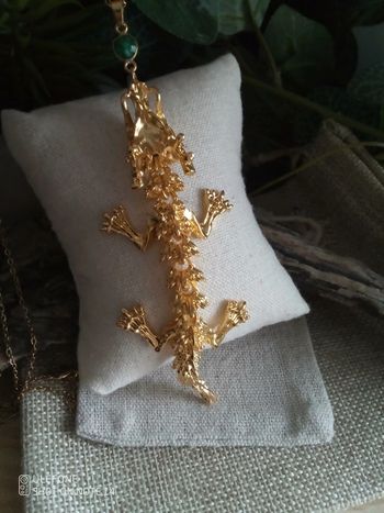 Collier émeraude et dragon porté bonheur