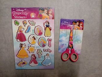Stickers et Ciseaux Disney Princess