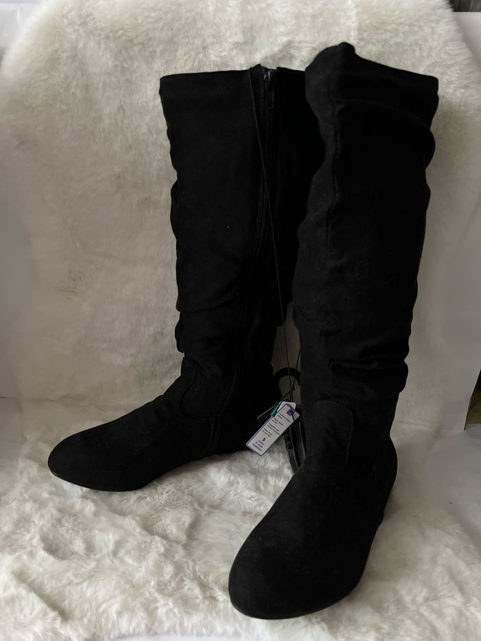 Bottes noires pointure 35 Talons 3 cm, matière effet daim, fermeture éclair - photo numéro 3