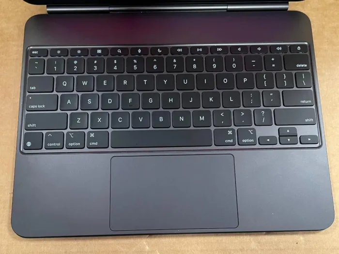 APPLE IPAD PRO 13" M4 256Go NOIR SIDÉRAL Wi-Fi + Cellule avec clavier magique en parfait état - photo numéro 3