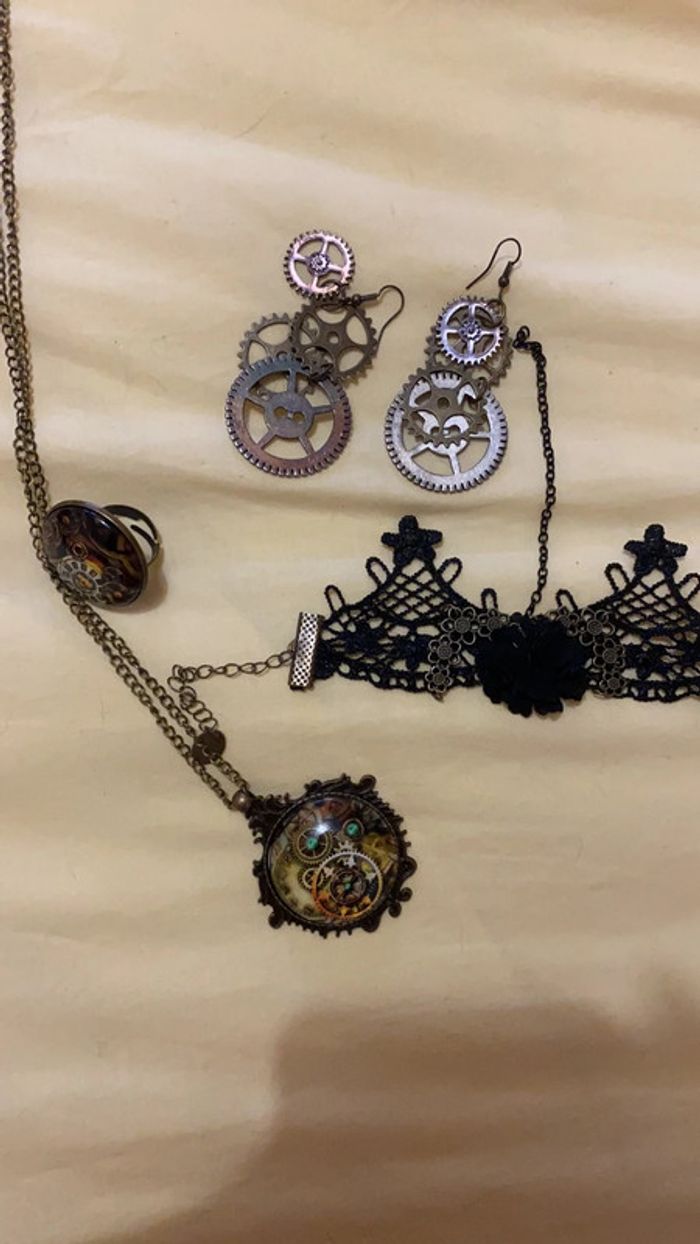 Bijou style vintage punk