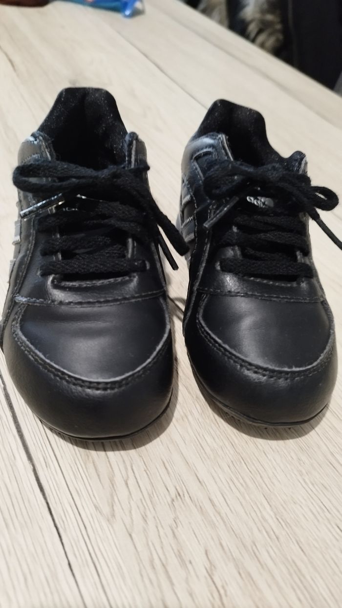 Basket Adidas, pointure 22 - photo numéro 4