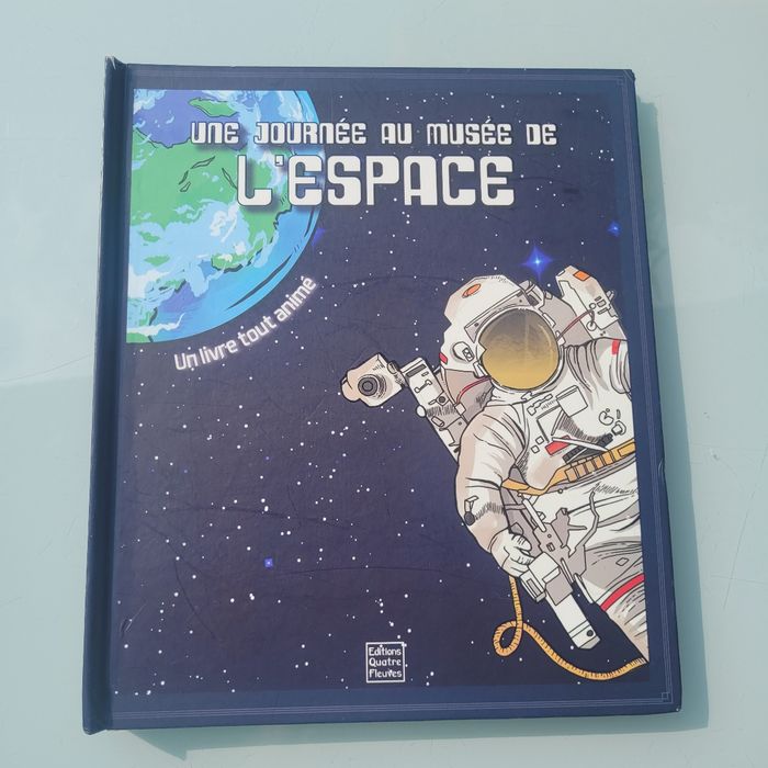 Superbe livre animé Pop-up, tirettes 🚀 Une journée au musée de l'espace 🪐 - photo numéro 2