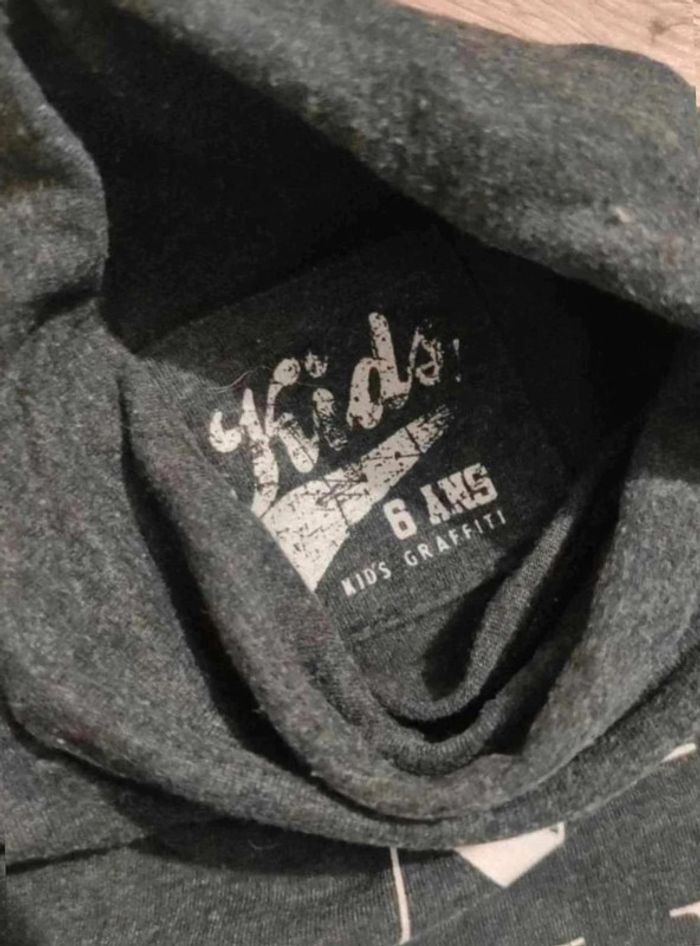 Sous  pull kids graffiti  6 ans - photo numéro 3