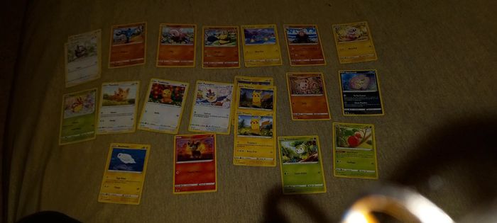 Lot 21 cartes pokemon