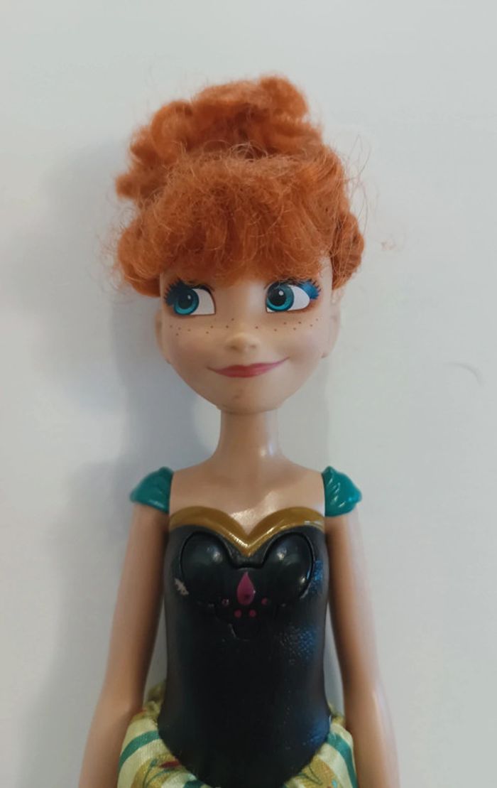 Poupée Anna chantante reine des neiges - photo numéro 3