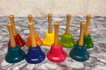 Set de 8 cloches à main 