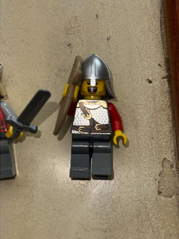 3 Figurines Lego Type médiéval - photo numéro 3