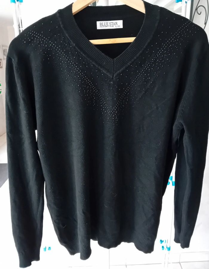Pull col V noir avec brillant