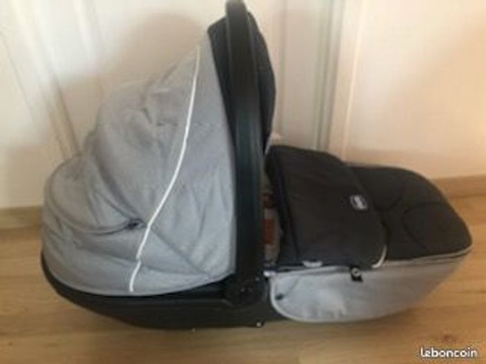 ensemble poussette trio chicco en excellant état - photo numéro 2