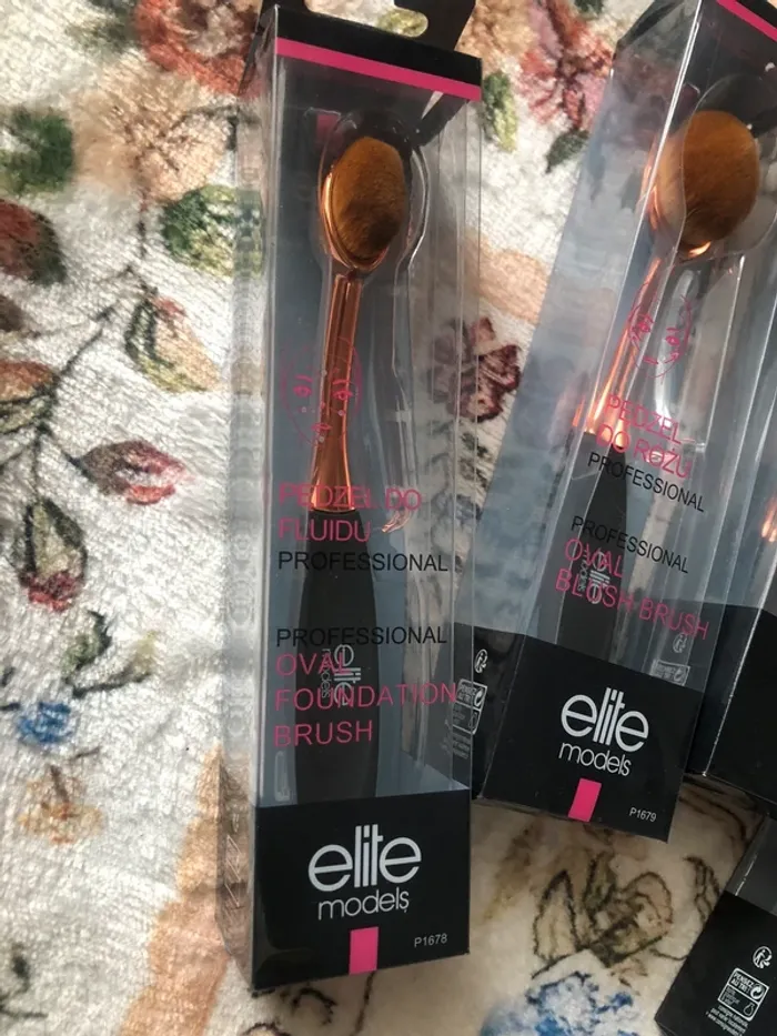 Lot de brosses pinceaux de maquillage neuf dans l’emballage - photo numéro 3