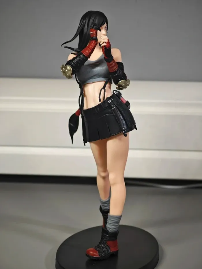 Figurine Final Fantasy VII : Tifa 20cm neuve avec boîte - photo numéro 6