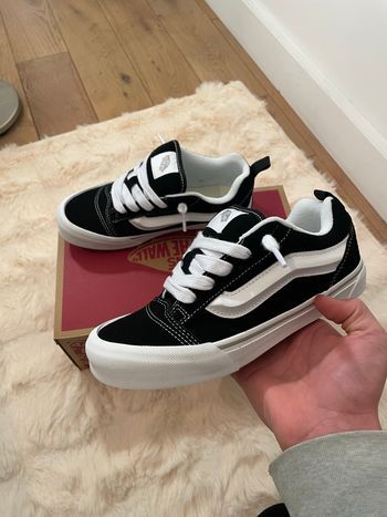 Vans Knu Skool taille 35 noir et blanches
