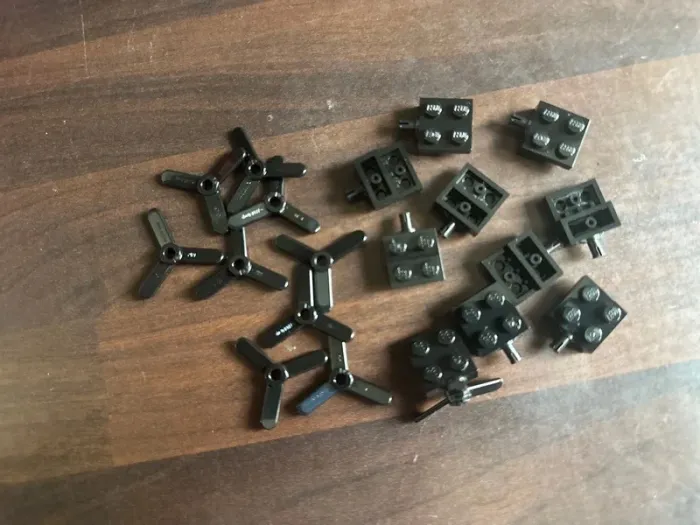 10 Lego comprenant Hélice + base plate détail dans l’annonce - photo numéro 2
